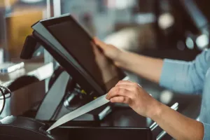 Biznes pod kontrolą – jak nowoczesna kasa fiskalna staje się sercem Twojej firmy?